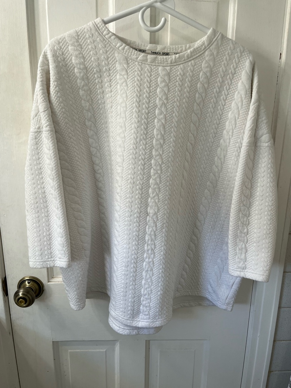 Tuckernuck Sport White Cable Ally Swing Sweatshirt M/L